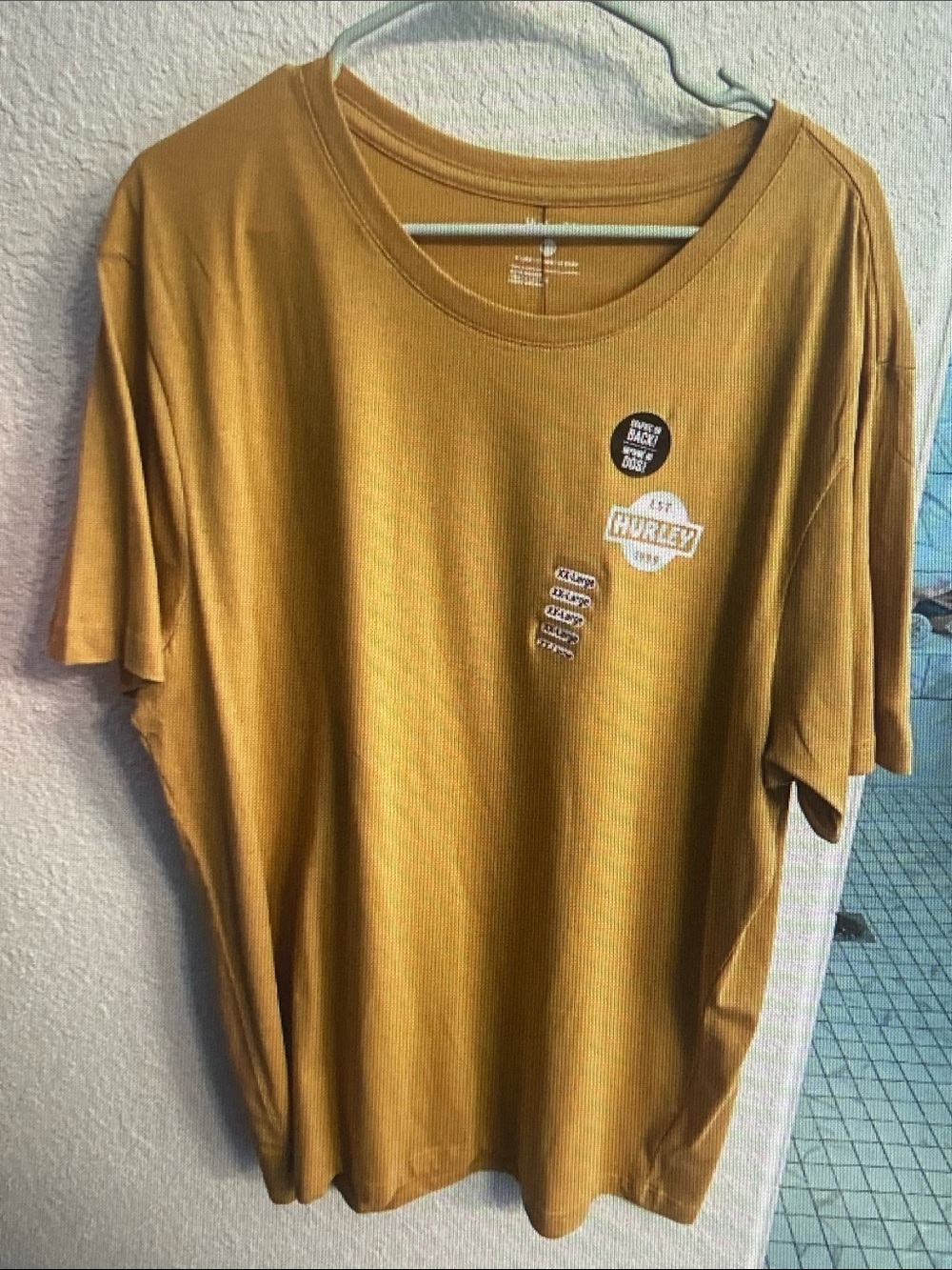 Hurley Short Sleeve Tee in Mustard